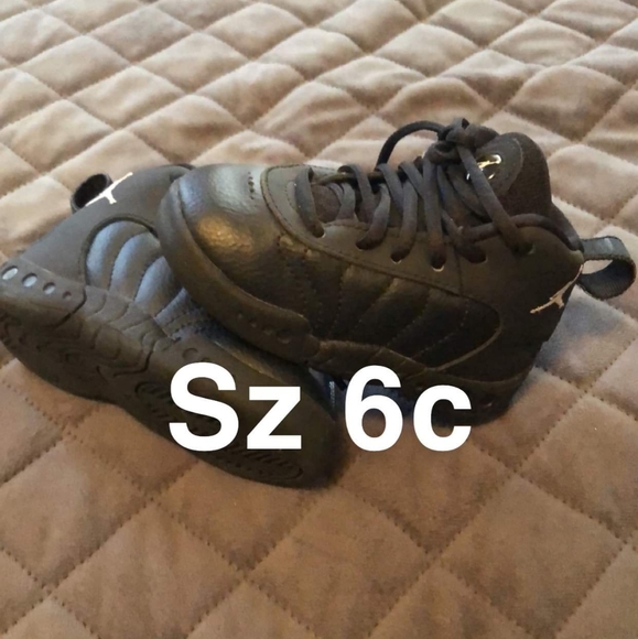 Sneakers - Picture 4 of 7